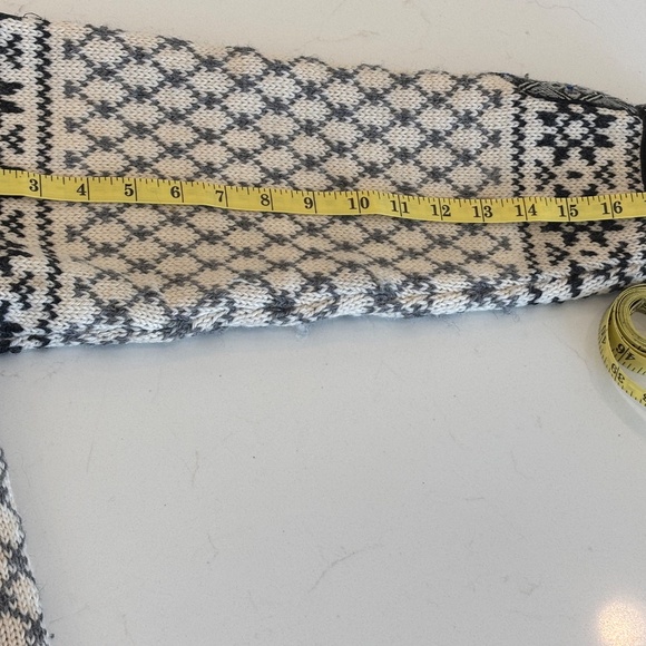 DALE OF NORWAY Classic Wool Sweater - Picture 4 of 10